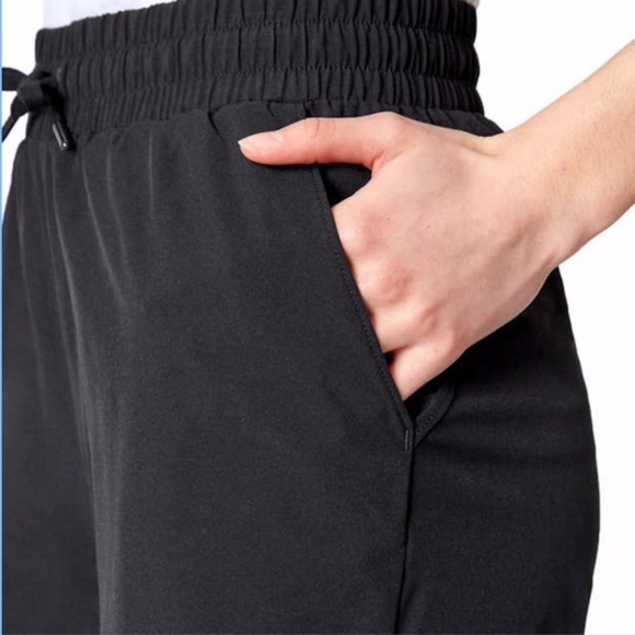 NWT MONDETTA Pull-On Active Shorts with Pockets - Black - Picture 3 of 5